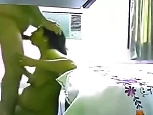 クリッシーのための時間はありません！ 女 ...